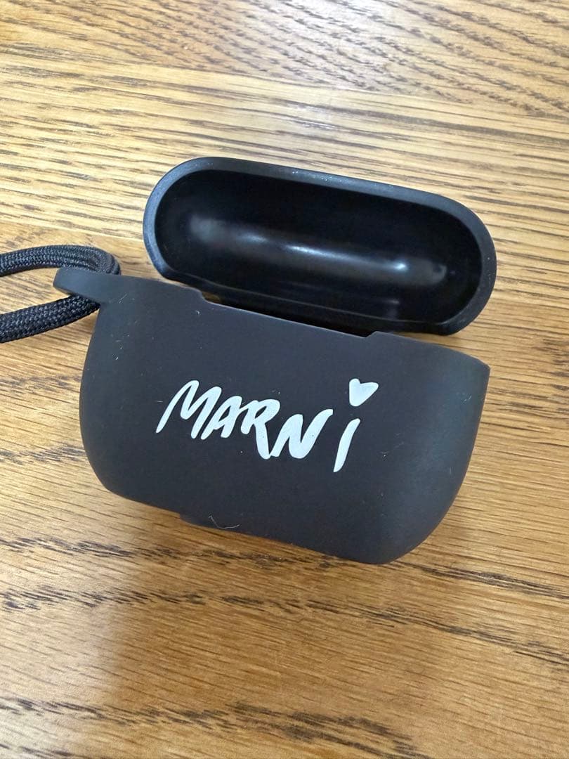 早い者勝ちMARNI Air Pods Proケース　ブラック