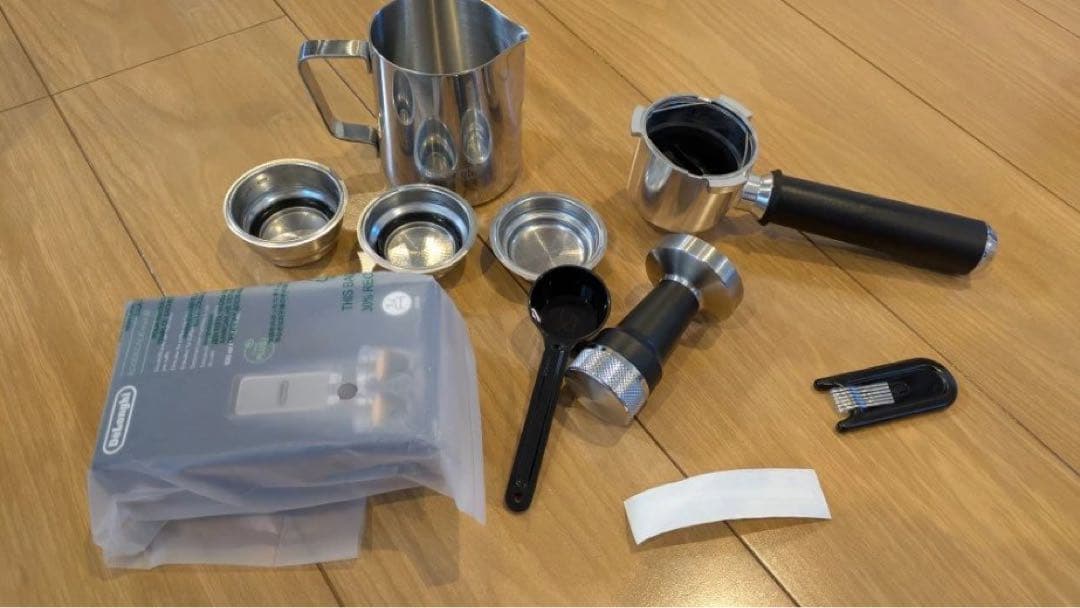 De'Longhi エスプレッソメーカー デディカ アルテ EC885J-GY