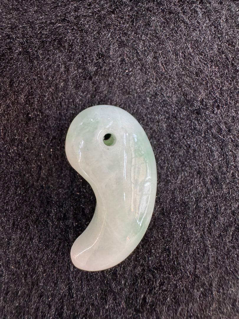 糸魚川翡翠　勾玉AA あ い2点