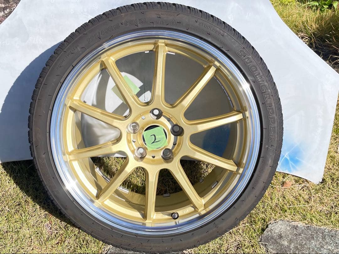 スタッドレスタイヤ、18インチ ホイール4本セット　ガリ傷無し　使用期間3ヶ月