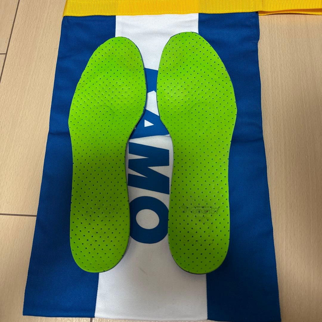 Mizuno シルバー スパイク モレリアネオ4