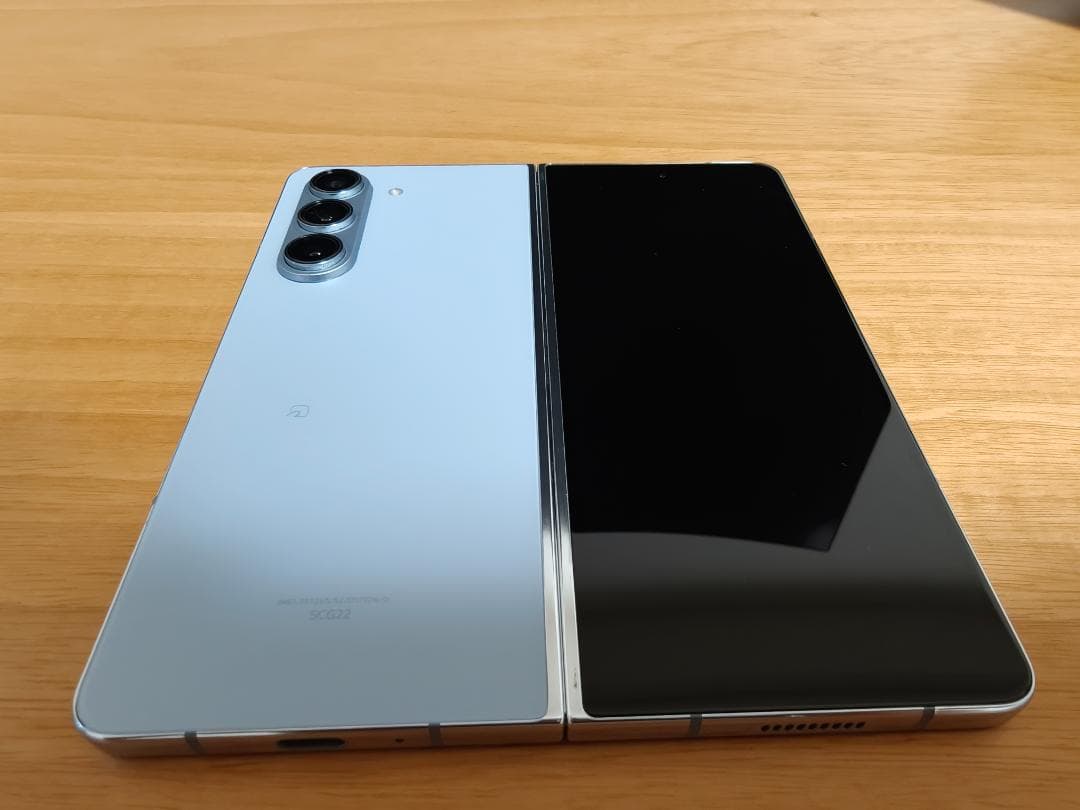 Galaxy Z Fold5 256GB アイシーブルー ケース付き