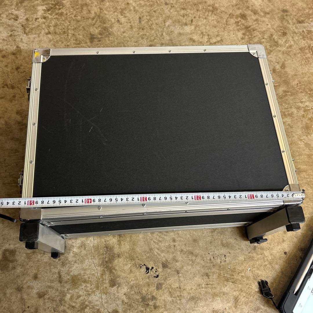 モニターケース