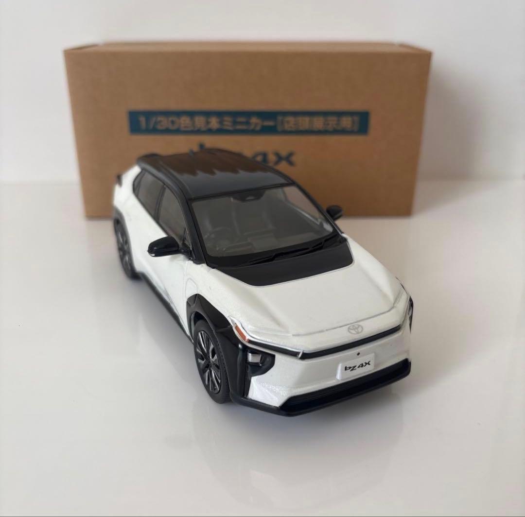 [非売品]トヨタ 新型bz4X ミニカーブラックマイカ✖︎ホワイトパールマイカ