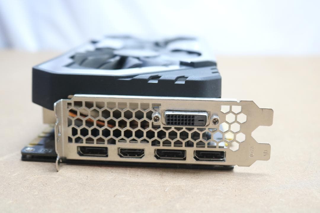 GTX1070 グラフィックボード 通電確認済