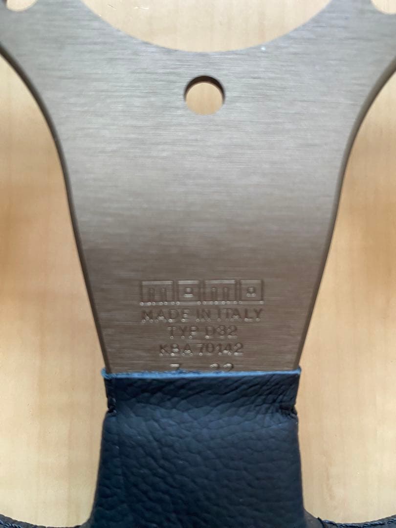 【超美品】MOMO(モモ) ステアリング レース 32パイ BK R-12