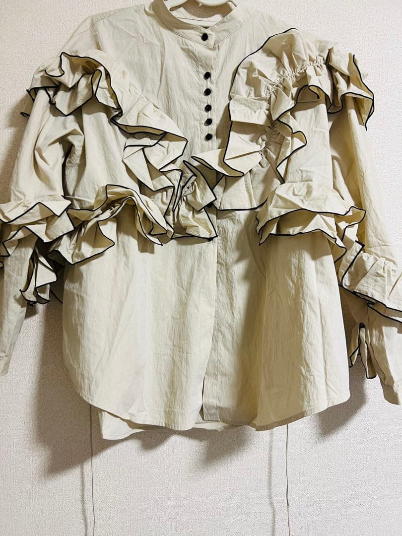 【eaphi】FEELING FRILLS BLOUSE