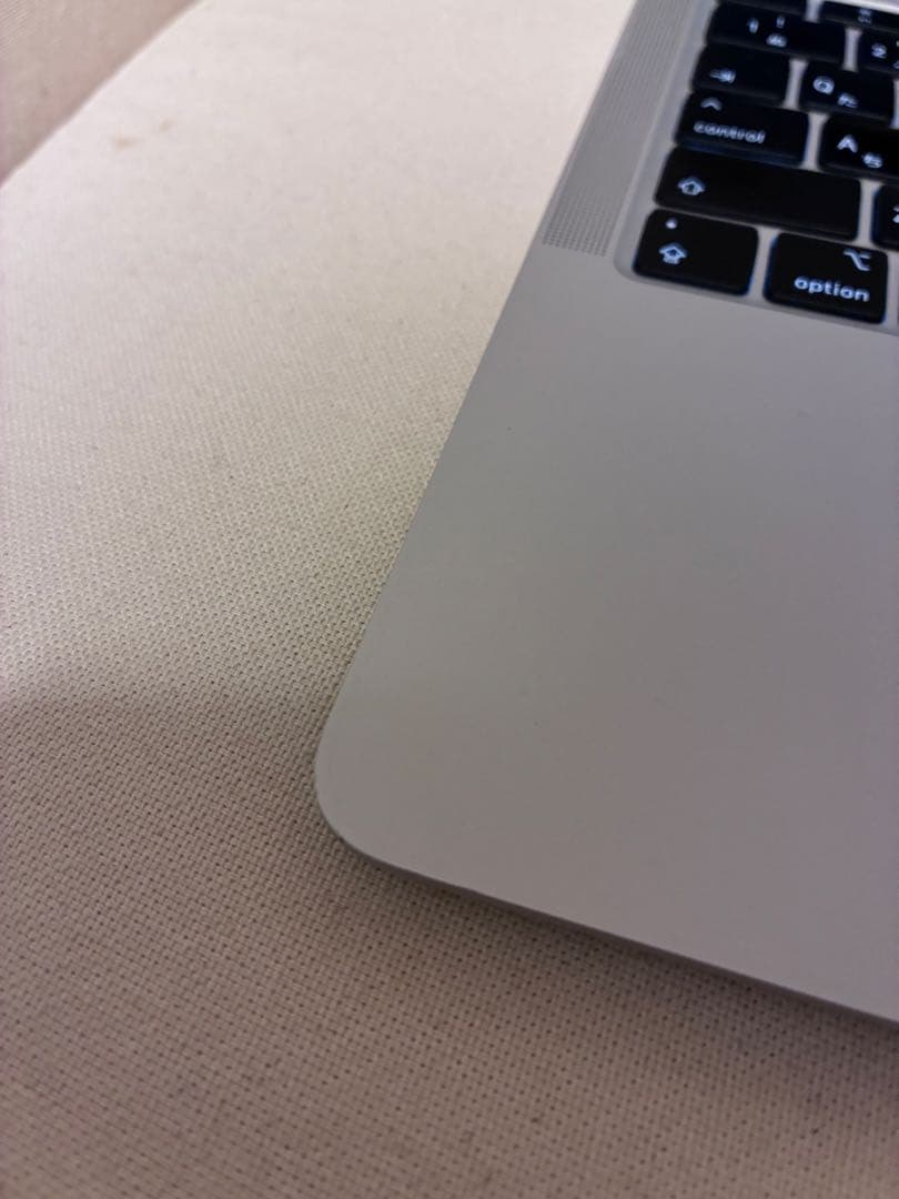 Apple MacBook Air (M1, 2020) 本体