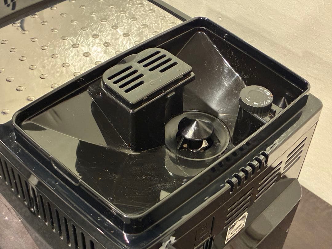 【価格変更中】デロンギ 全自動エスプレッソマシン ECAM23260SBN 美品