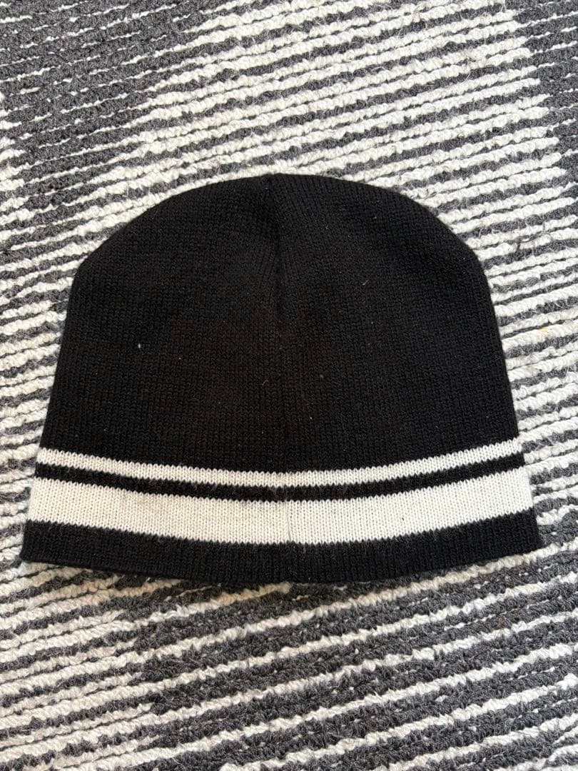 テクラシ　VALLAD ロゴ入り 黒ニット帽