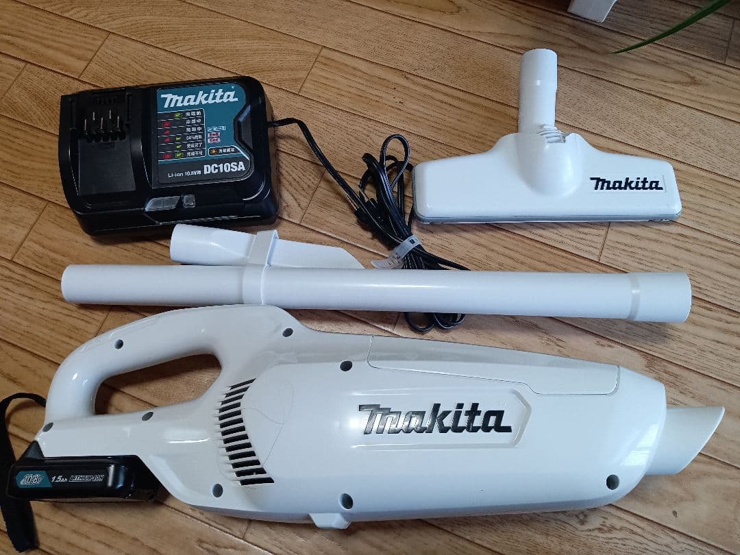 マキタ10.8V充電式クリーナーCL107FD バッテリー、充電器付