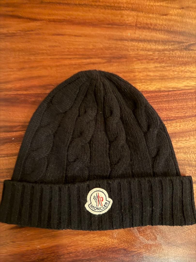 MONCLER ブラック ニット帽 ケーブル編み