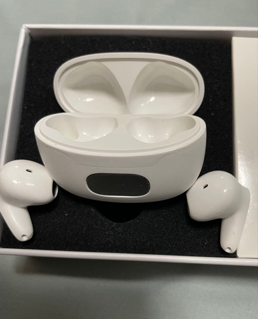 今までにない吸音能力で会話が出来ます♪耳穴に入れないでタイプ！カバーで落ちにくい