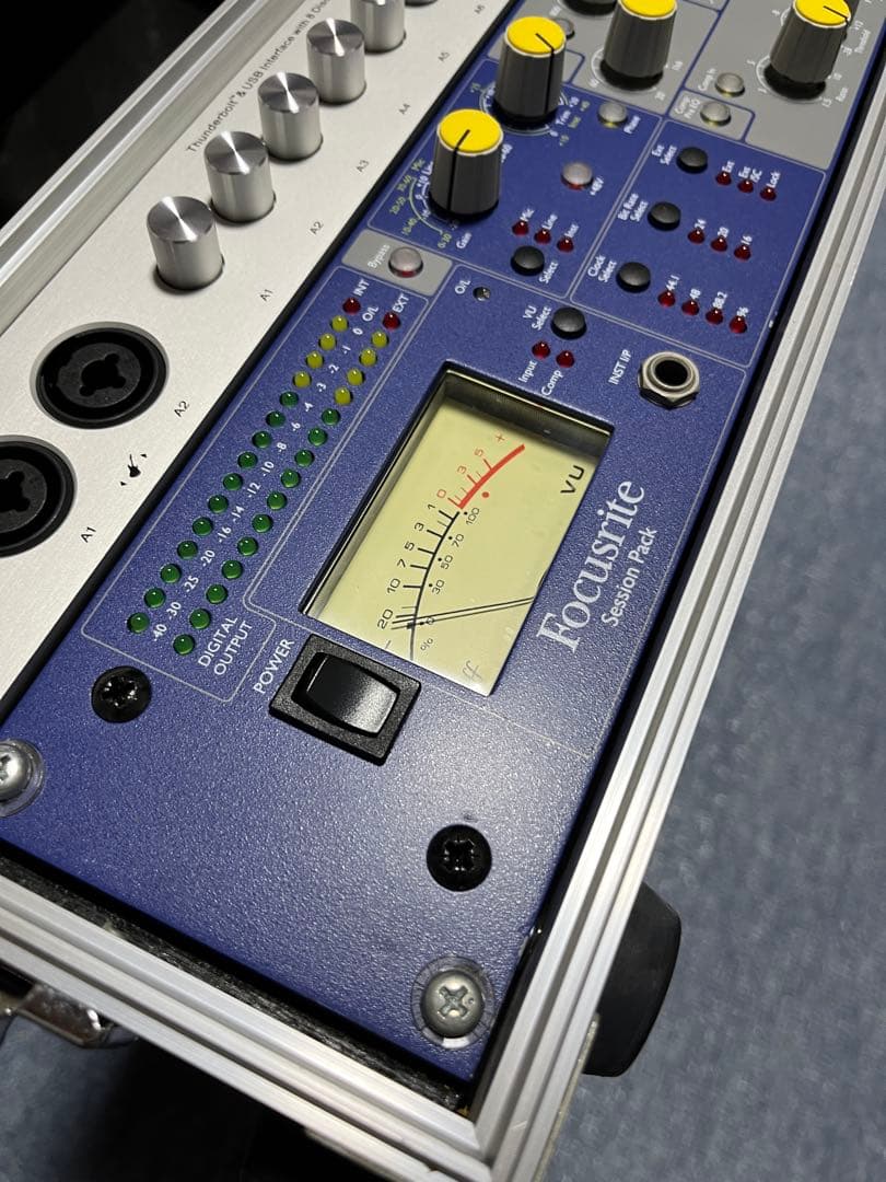 ギターマン　focusrite ISA220 チャンネルストリップ