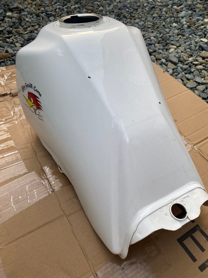 ヤマハセロー　バイクタンク ホワイト