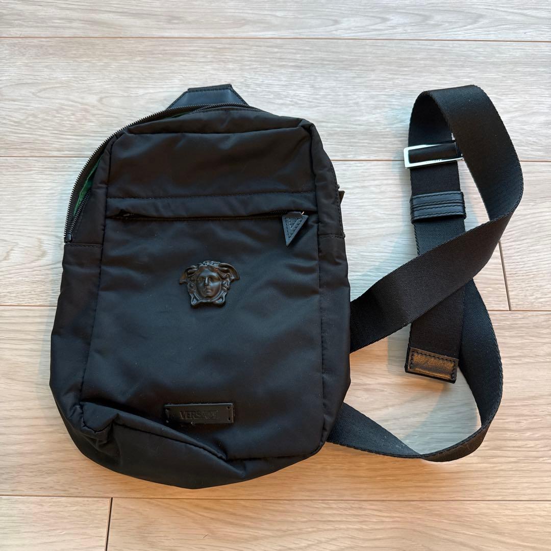 Versace ショルダーバッグ　ナイロン　ブラック