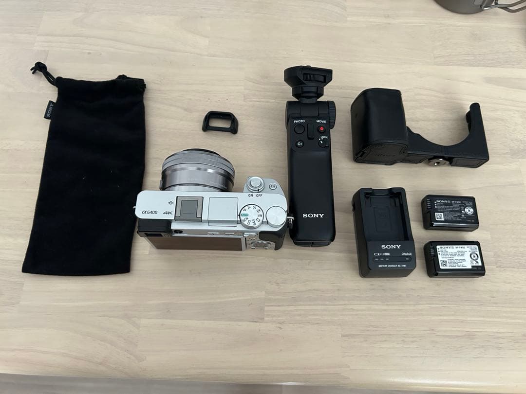【付属品充実】Sony α6400 ミラーレスカメラ & GP-VPT2BT