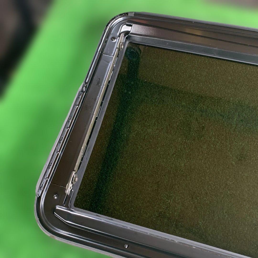 マメ　トヨタ　セルシオ30 後期　純正サンルーフガラス　　希少　中古品