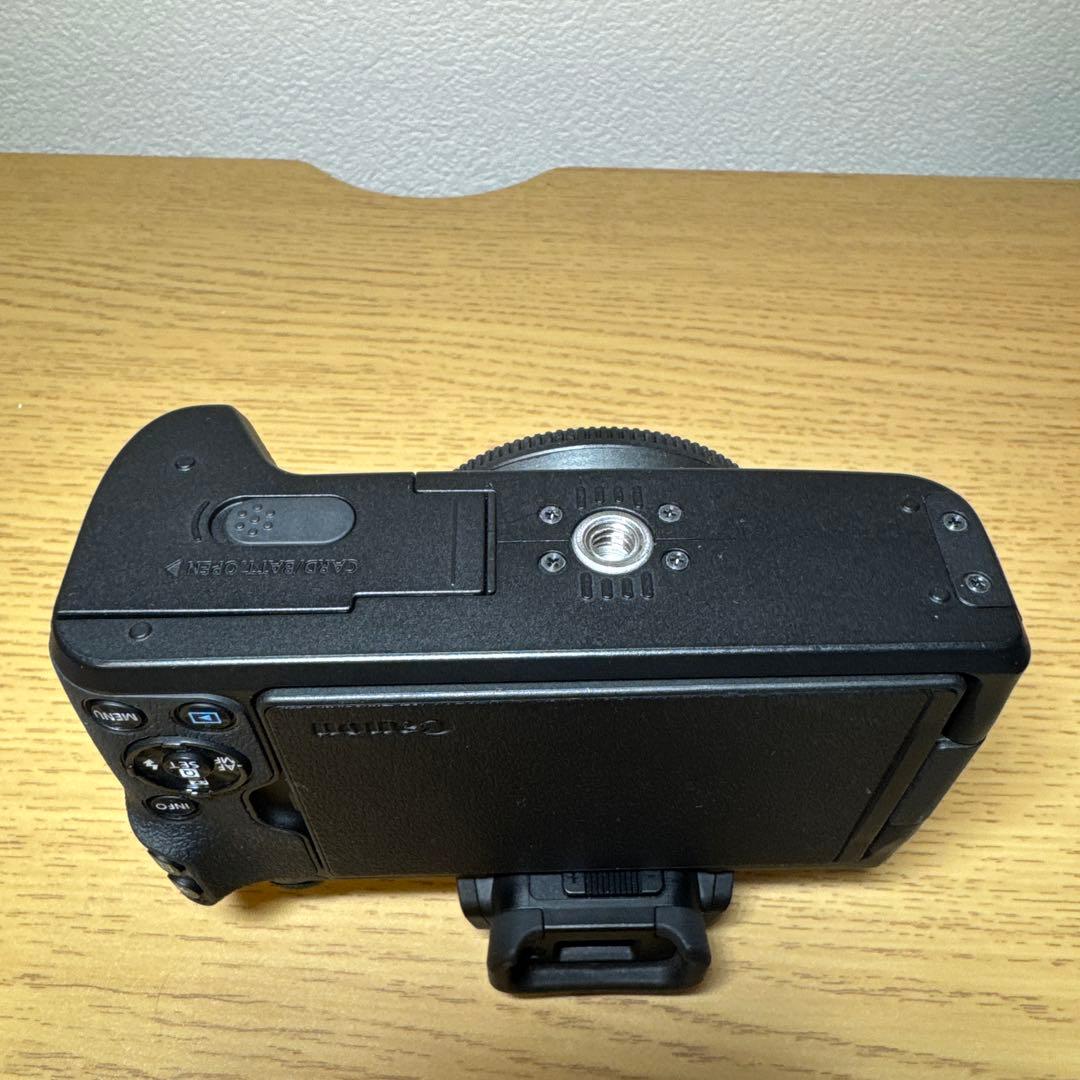 Canon EOS Kiss M2 ミラーレス一眼カメラ（バック付き）