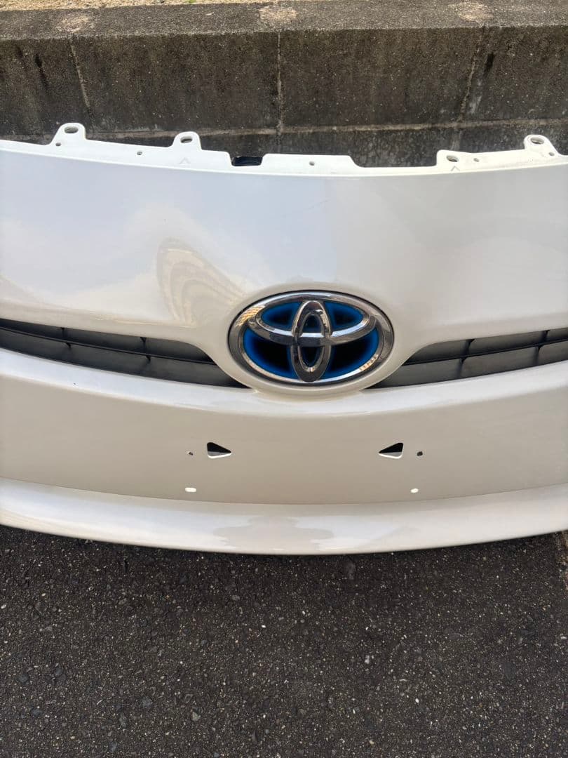 30プリウス前期型純正フロントバンパー 　ホワイト