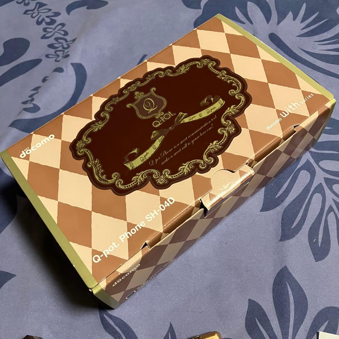 Q-pot Phone SH-04D 板チョコスマホ