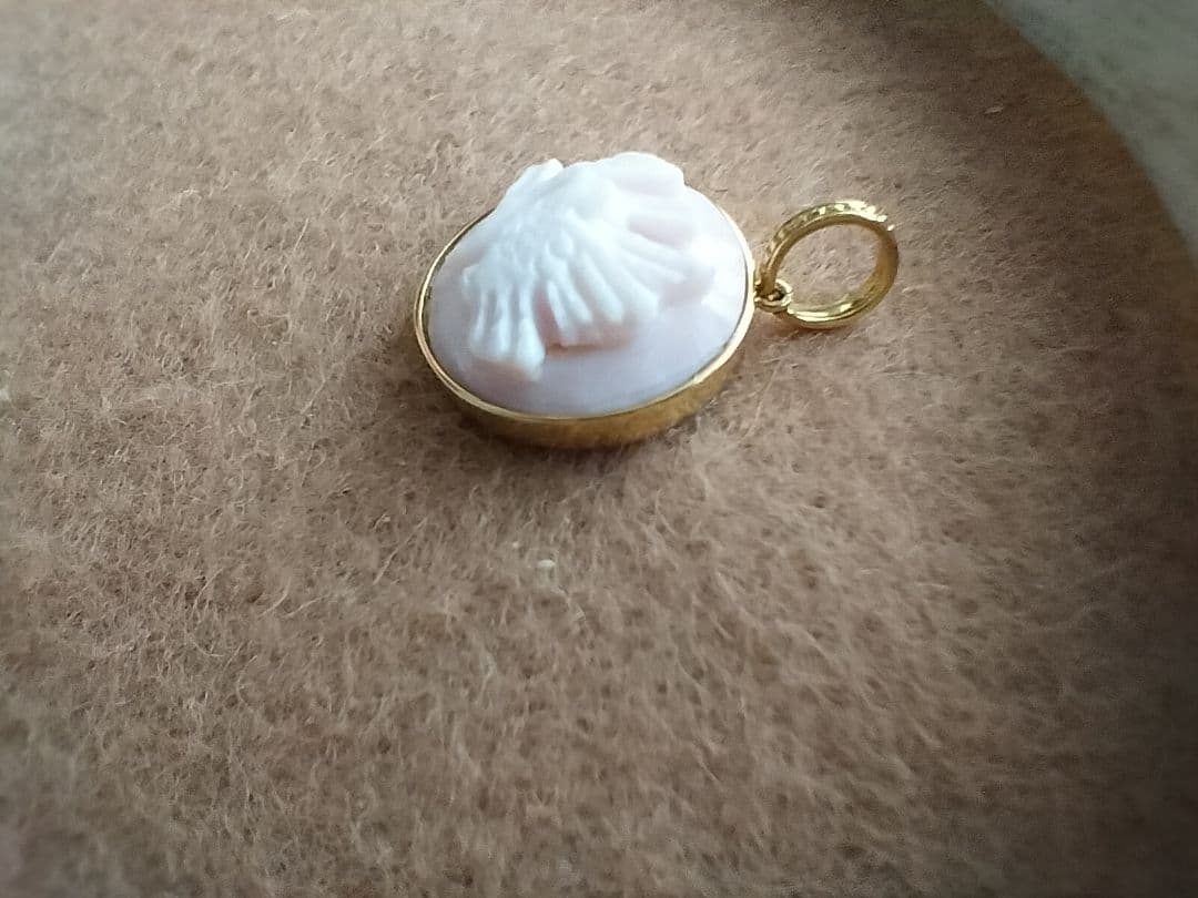 La mascotte 18K 　コンクシェル　カメオ小鳥のトップ