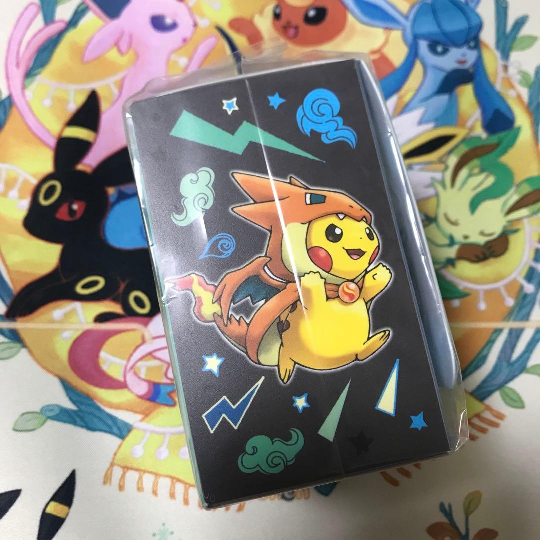デッキケース メガリザードンXのポンチョを着たピカチュウ