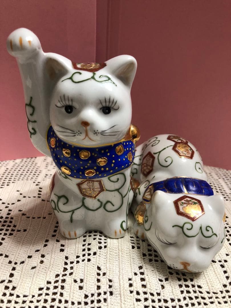 招き猫　2体　伊万里焼き