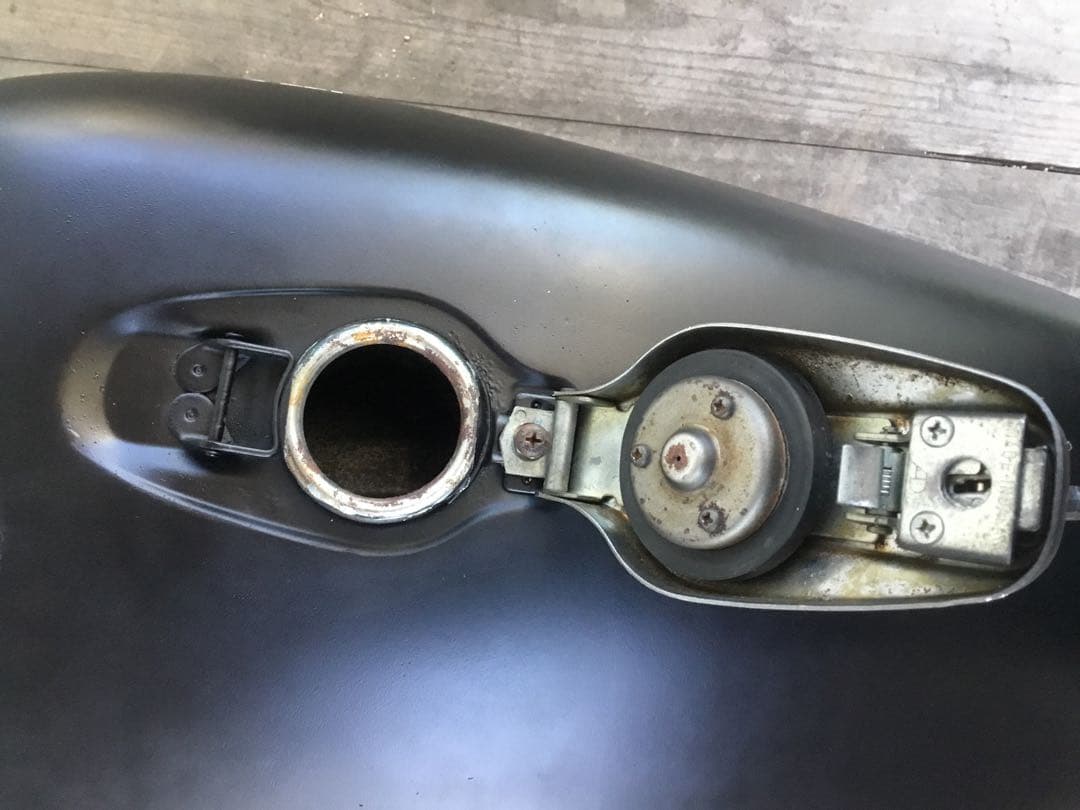 SR400 ガソリンタンク　マットブラック　自家塗装