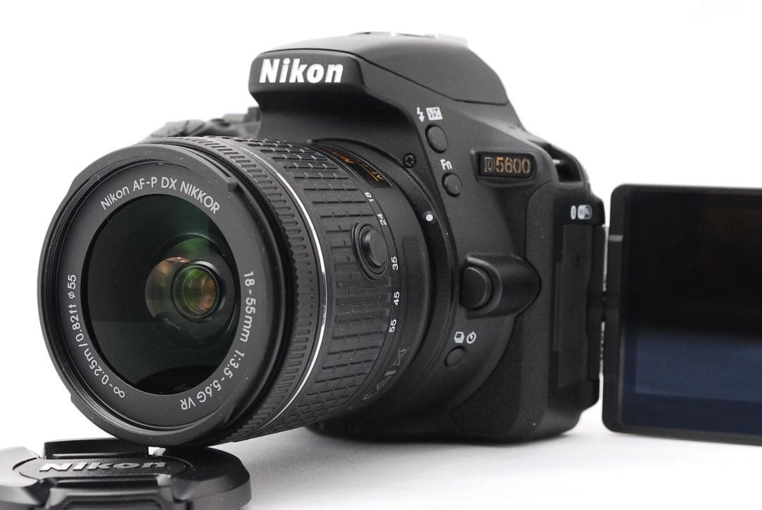 美品✨Nikon D5600 ダブルレンズ Bluetooth搭載S数1837回
