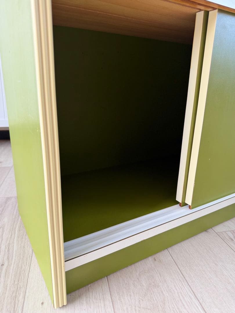 昭和レトロ 食器棚 ガラスキャビネット 小箪笥 ガラス棚 レトロポップ 抹茶色