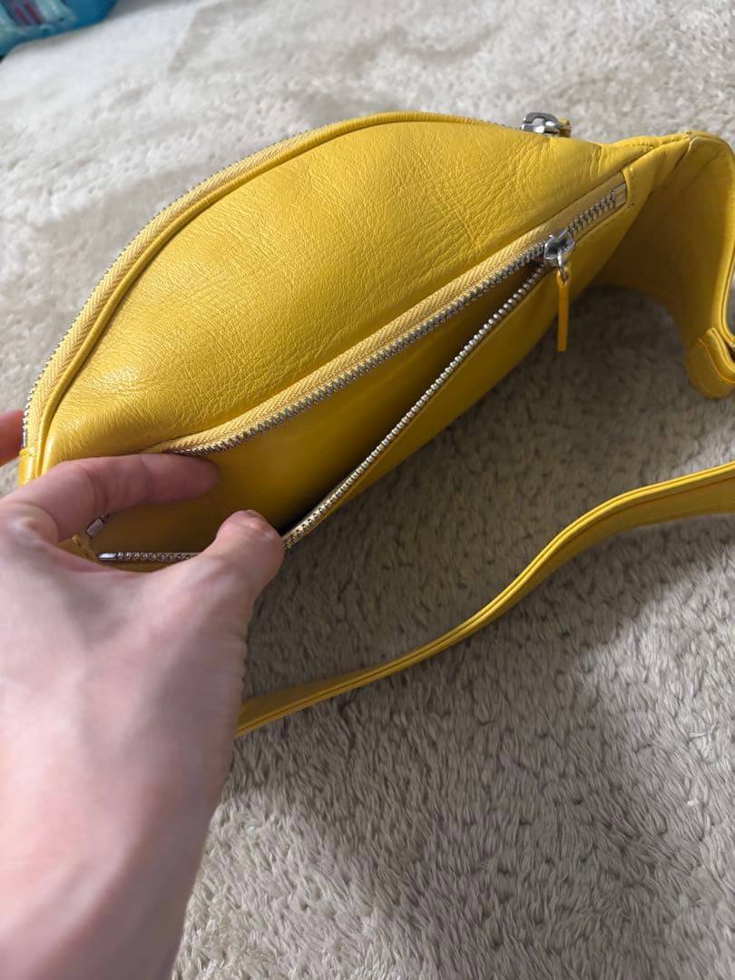 JACQUEMUS イエロー レザー　ボディバッグ