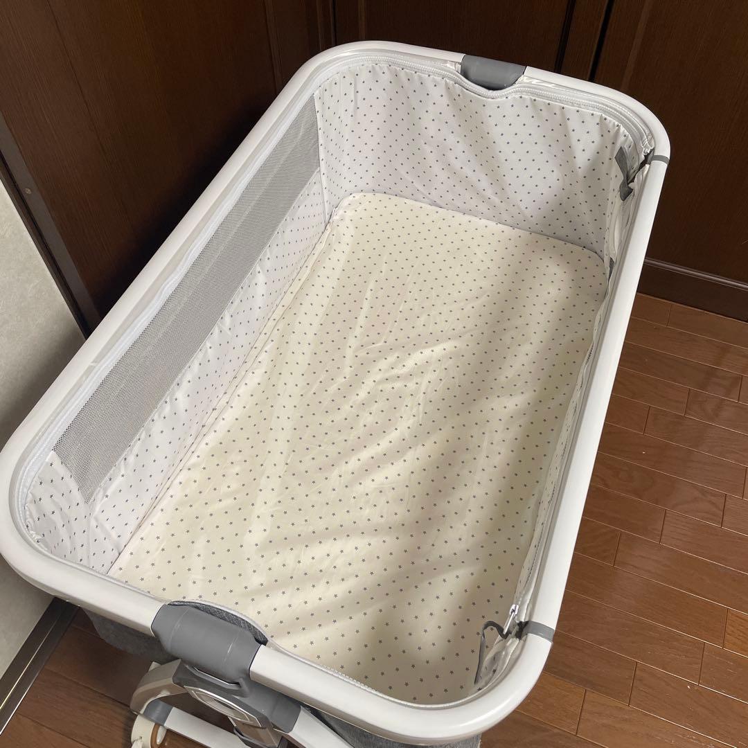 コンパクトベビーベッド　メッシュカバー付き　高さ調節可能