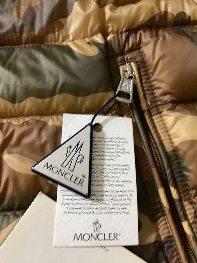 モンクレール☆ダウンベストカモフラ柄レア 新品未使用品サイズ4正規品