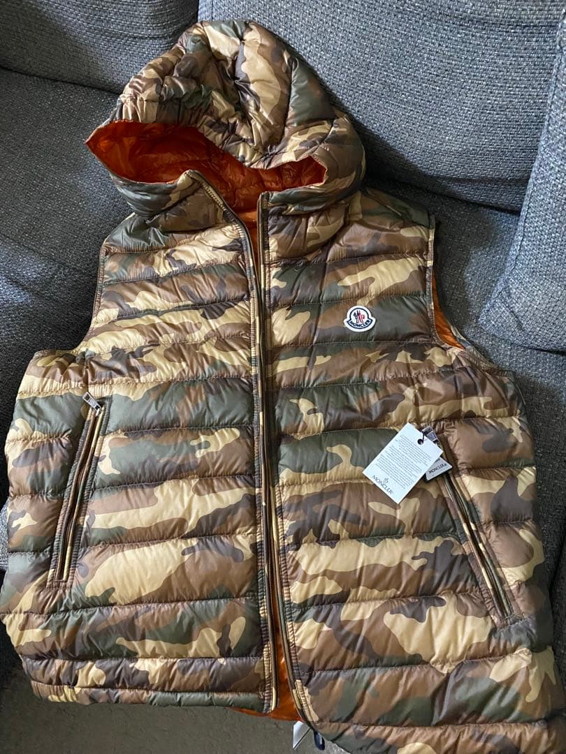 モンクレール☆ダウンベストカモフラ柄レア 新品未使用品サイズ4正規品