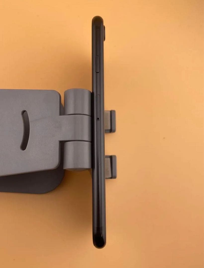 iPhone SE 2 64GB ブラック　バッテリー100%