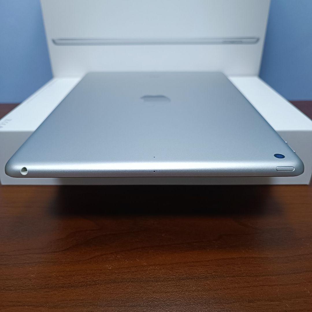 美品 iPad 10.2 第8世代 WiFi 128GB キーボード、カバー付き