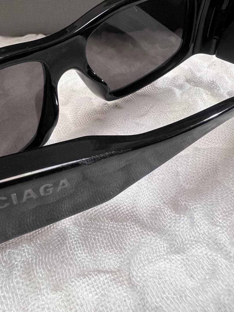 まいかBALENCIAGA LED FRAME サングラス