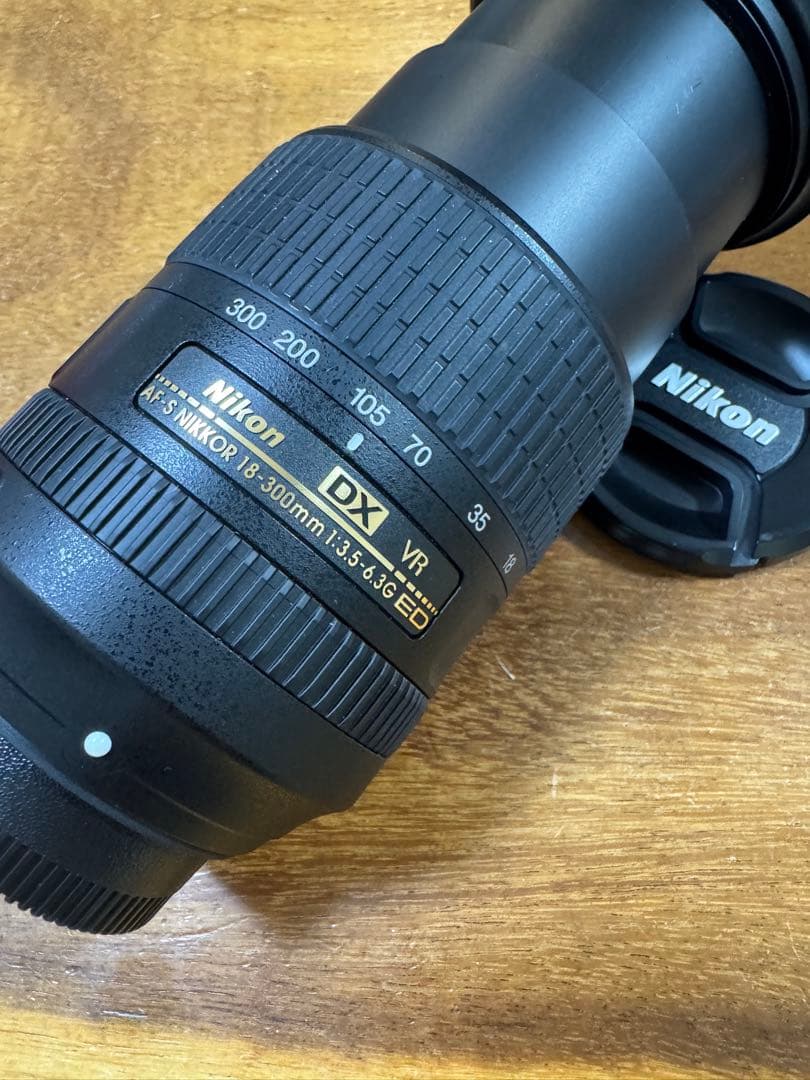 【極上美品】Nikon AF-S DX 18-300mm f/3.5-6.3