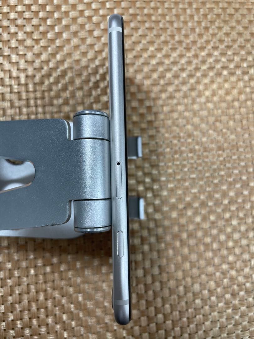 iPhone SE 第3世代 128 GB スターライトSIMフリー【6365】