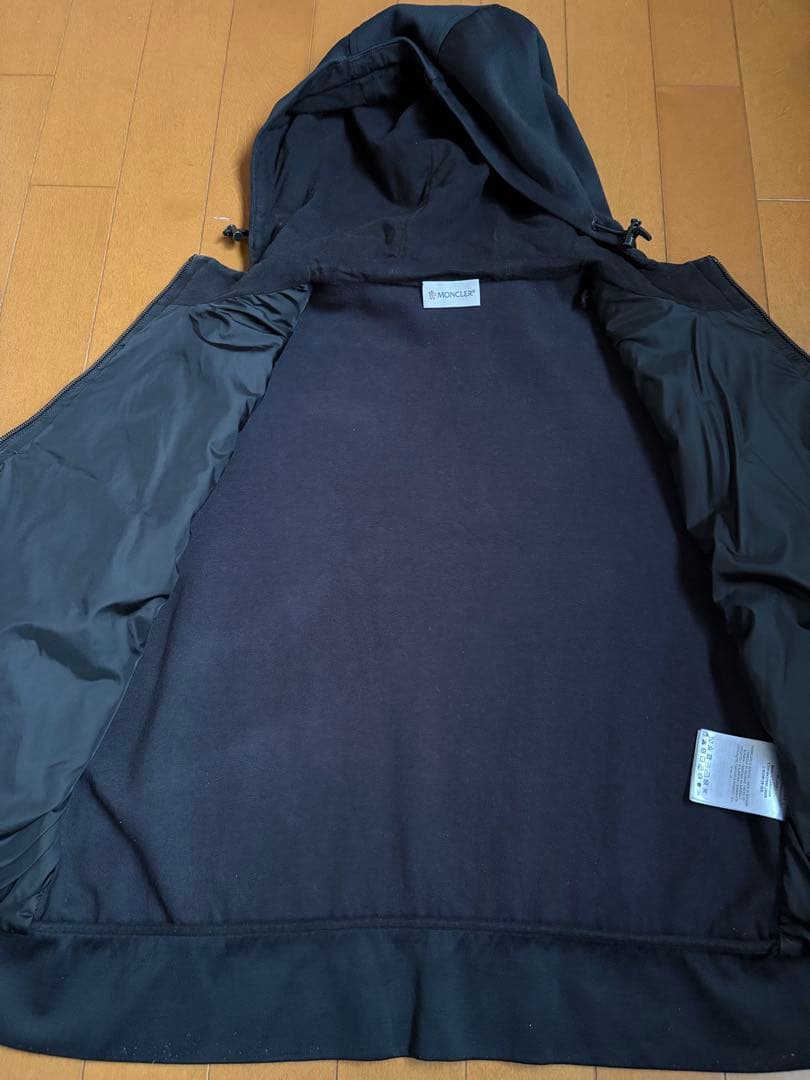 モンクレール　フロントロゴパーカー　ブラック