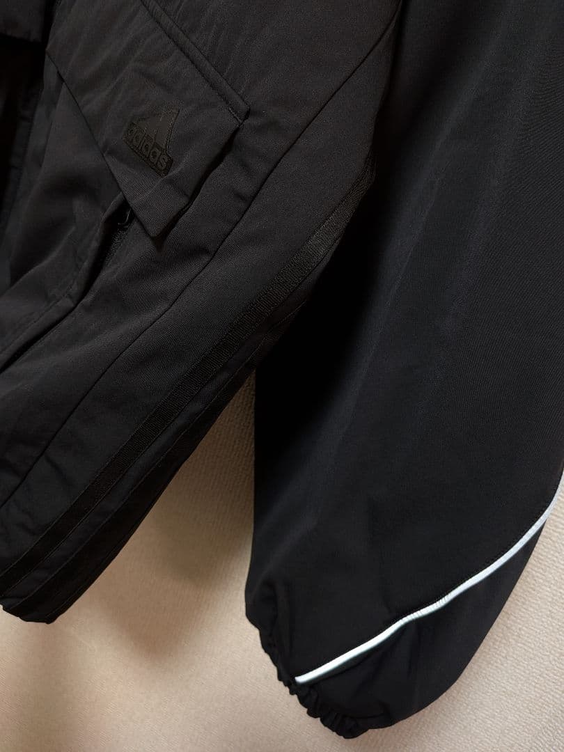 【adidas 】新品未使用 ブラック中綿 ジャケットタグ付きＬサイズ