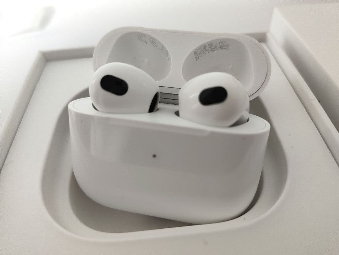 Apple AirPods 第3世代 Lightning／MagSafe充電対応