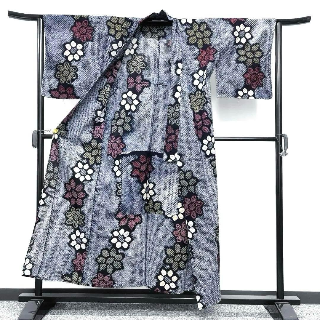 浴衣　有松鳴海絞り　縦　花模様　ネイビー系　着物　054w d