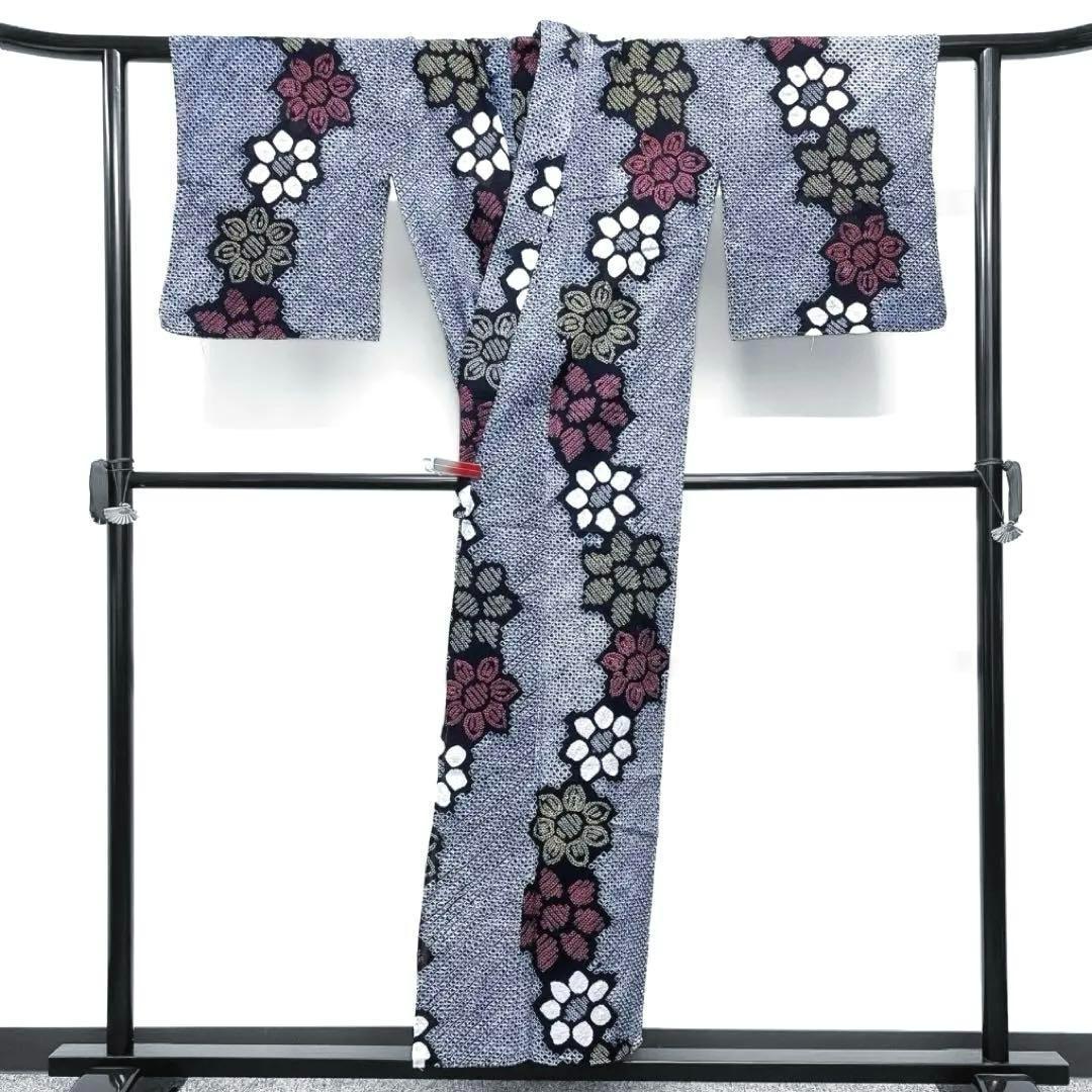 浴衣　有松鳴海絞り　縦　花模様　ネイビー系　着物　054w d
