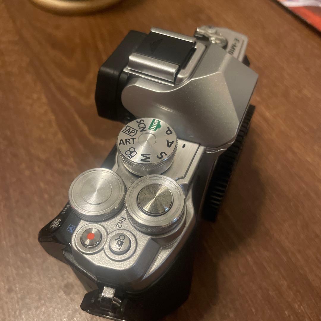 OLYMPUS E-M10 Mark 3シルバー ダブルズームキット