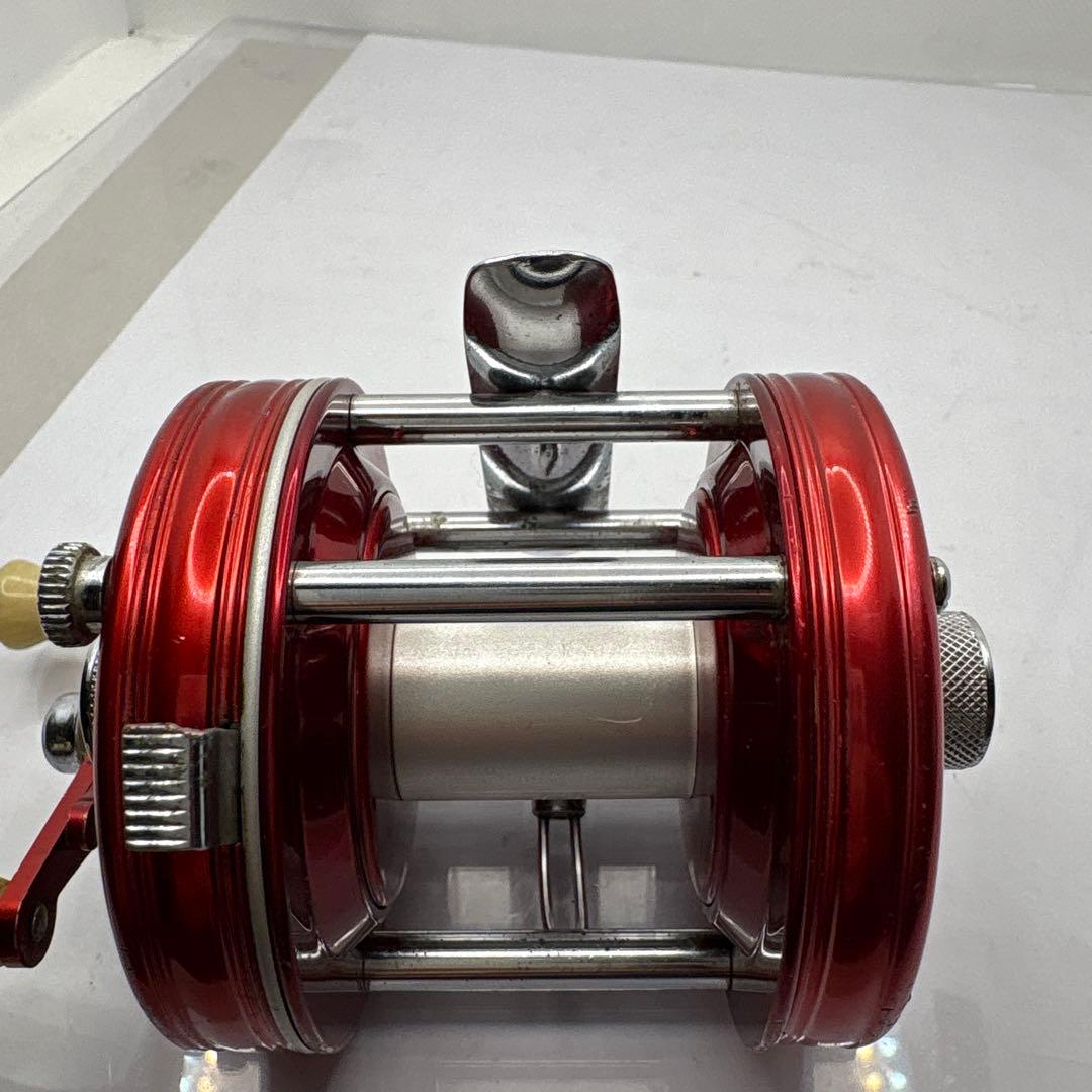 ABU Ambassadeur 5000 レッドベイトリール