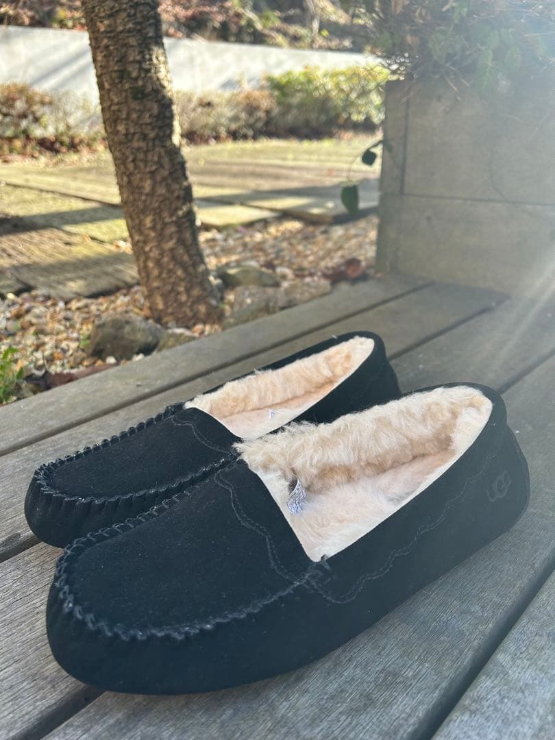 新品！UGGモカシン黒24cm