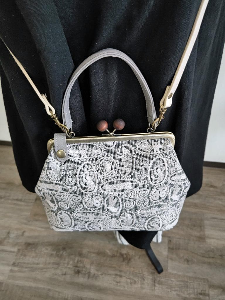 【 pakuyume様】ミナペルホネン/ジャングルレリーフ　ベージュ/牛革グ木玉