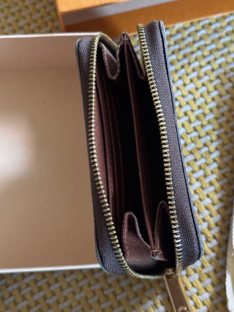 ルイヴィトン　ジッピーケース